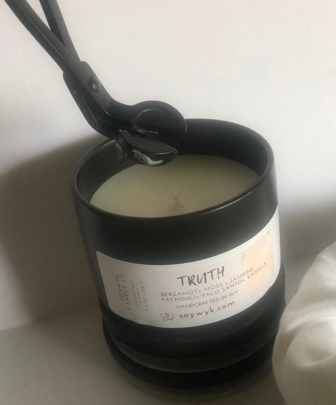 How to trim your candle wick for an perfect burn