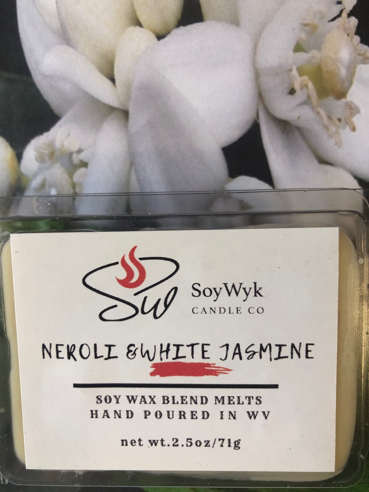White Soy Wax Melt in a 2.5 oz clear package.  A large closeup  shot of a large white Neroli Flower stationed behind the wax melt Labeled as “Neroli & White Jasmine”.
Featured fragrant notes are petitgrain  green leaves, citrus, neroli. Jasmine, orange blossom, patchouli 
Hand-poured in WV by SoyWyk Candle Co. 