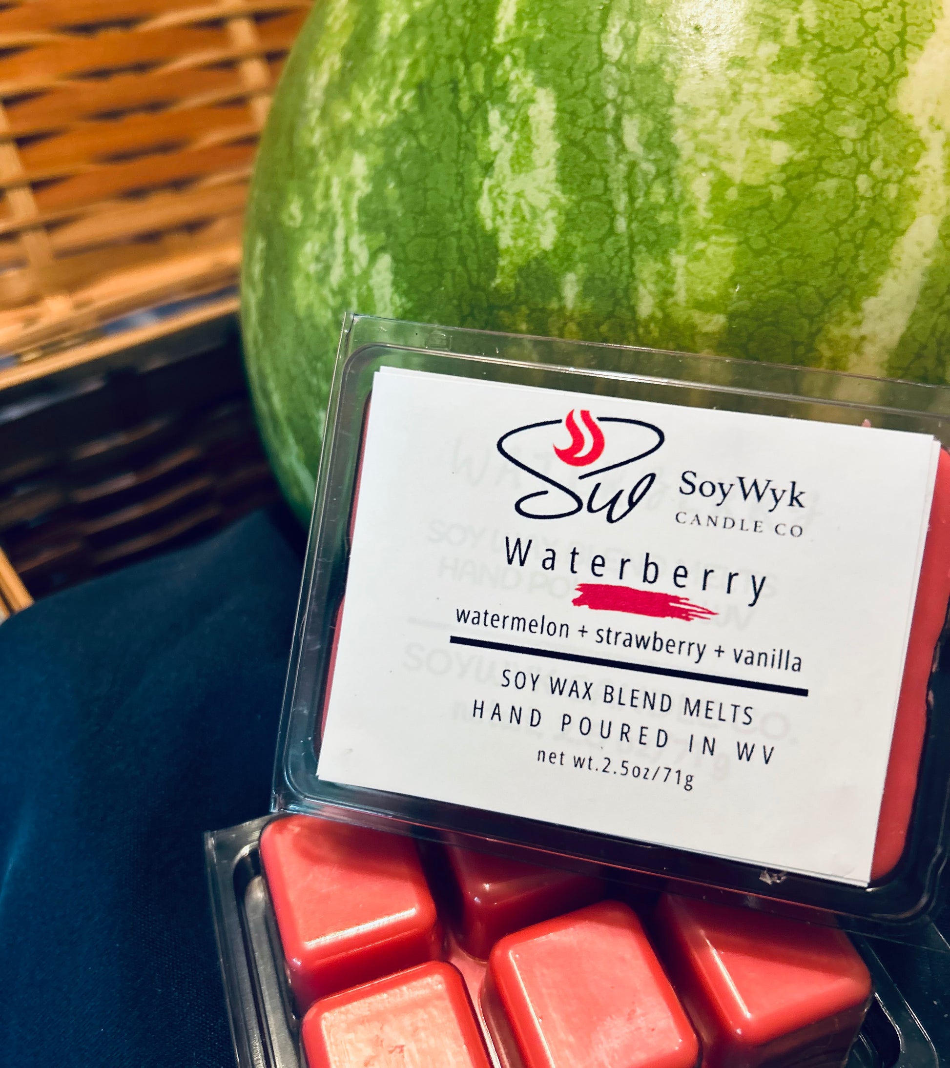White Soy Wax Melt in a 2.5 oz clear package.  Wax melt  sitting on table with blue cloth with a large watermelon and a wood basket Labeled as “Cranberry Apple Marmalade “.
Featured fragrant notes are orange peel, cranberry, apple, clove. 
Hand-poured in WV by SoyWyk Candle Co. 